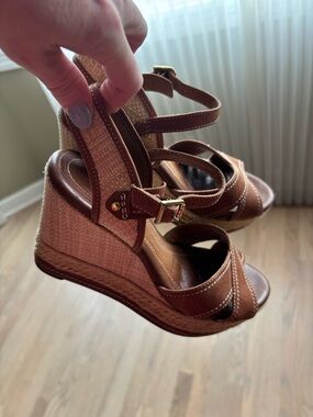 Indigo by Clark’s Tan Leather Raffia Wedge Sandals Shoes Buckle Strap Size 6 US